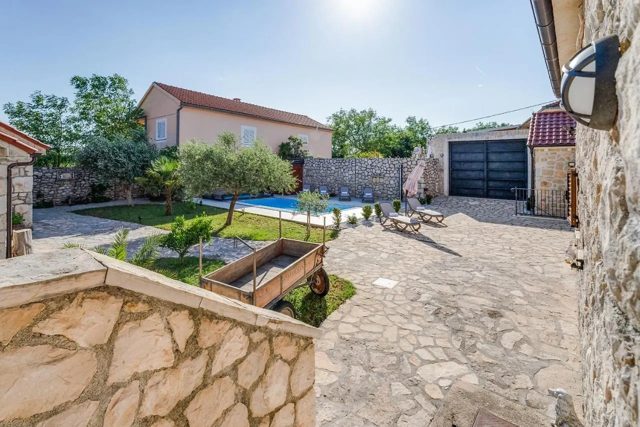 Stone House Apartment Lovinac  Lovinac (Zadar)