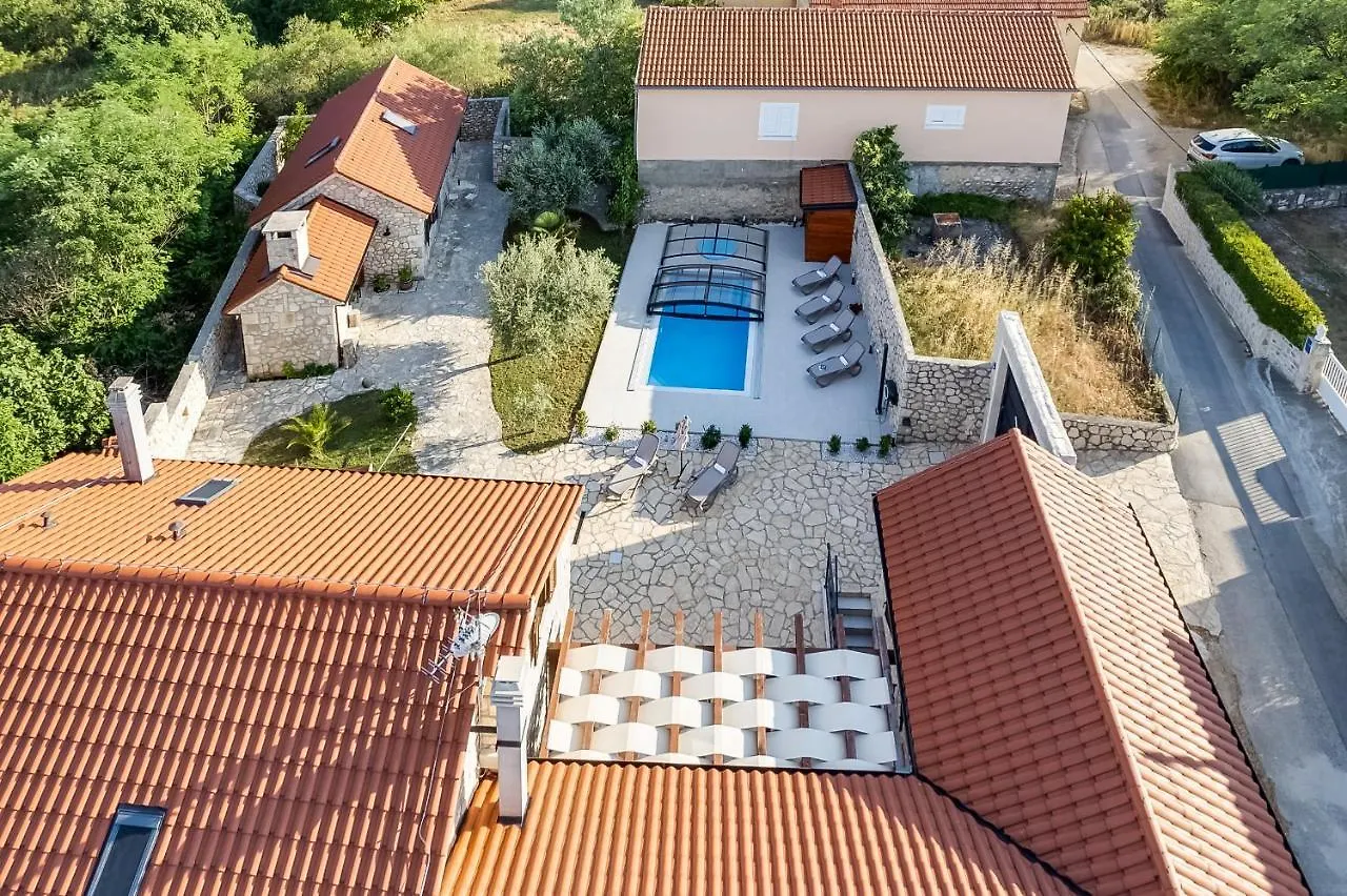 Stone House Apartment Lovinac  0*, Lovinac (Zadar)