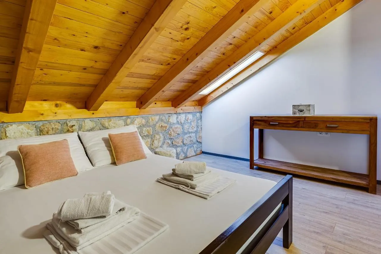 Stone House Apartment Lovinac  Lovinac (Zadar)