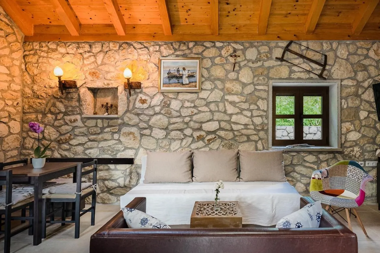 Stone House Apartment Lovinac