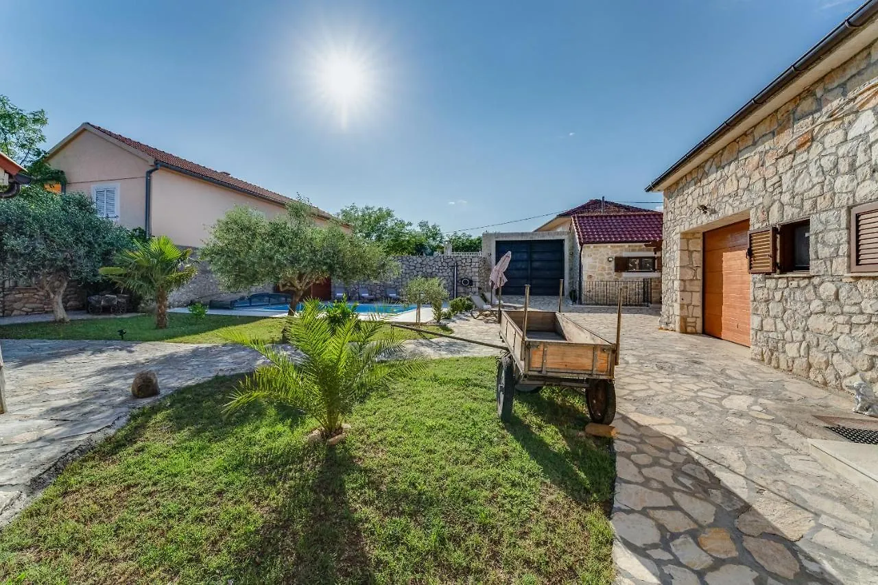 Stone House Apartment Lovinac  Croatia